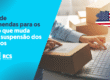imagem mostra uma encomenda sendo postada
